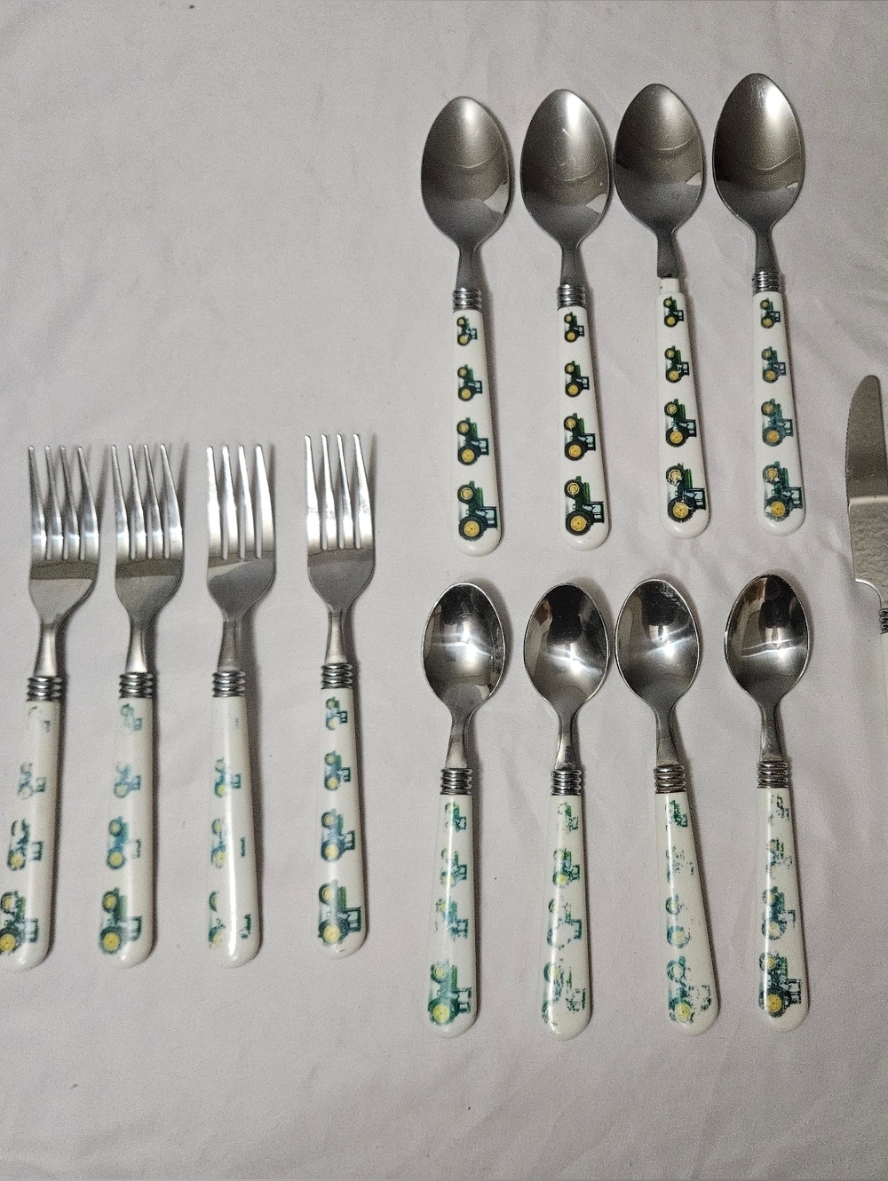 Gibson Flatwear Set Green Tractor Serves 4 USED!!